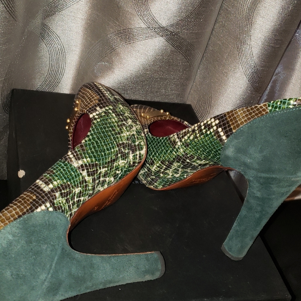 Marc by Marc Jacobs Suede/python print pumps - Picture 10 of 11